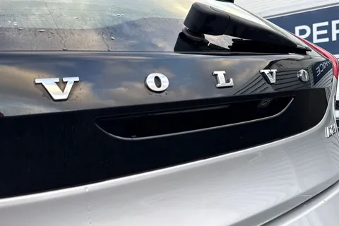 YY17JBX Volvo V40 2.0 D2 Inscription Euro 6 (s/s) 5dr Thumbnail #31