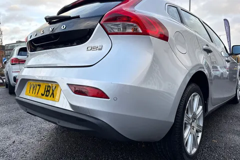 YY17JBX Volvo V40 2.0 D2 Inscription Euro 6 (s/s) 5dr Thumbnail #35