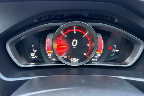YY17JBX Volvo V40 2.0 D2 Inscription Euro 6 (s/s) 5dr Thumbnail #39