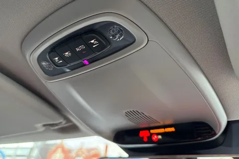 YY17JBX Volvo V40 2.0 D2 Inscription Euro 6 (s/s) 5dr Thumbnail #47