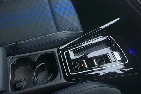 DE75GUF Volkswagen Golf 2.0 TSI 333 R 4Motion 5dr DSG Thumbnail #24