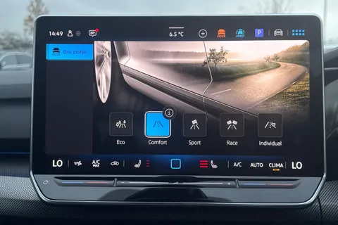 DE75GUF Volkswagen Golf 2.0 TSI 333 R 4Motion 5dr DSG Thumbnail #42