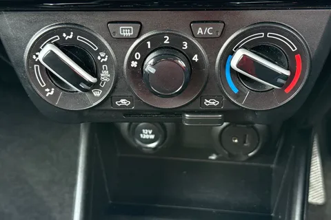 PE69DNY Suzuki Swift 1.2 Dualjet Attitude Euro 6 (s/s) 5dr Thumbnail #22