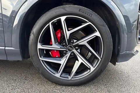 KT74WKD Audi Sq6 E-Tron SQ6 SUV Edition 1 e-tron  360,00 kW Thumbnail #9