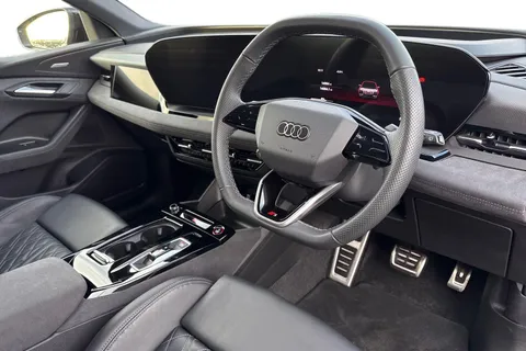 KT74WKD Audi Sq6 E-Tron SQ6 SUV Edition 1 e-tron  360,00 kW Thumbnail #13