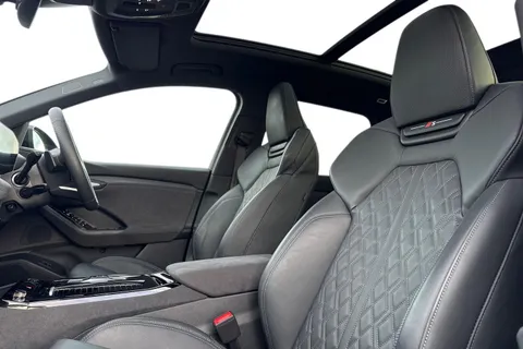 KT74WKD Audi Sq6 E-Tron SQ6 SUV Edition 1 e-tron  360,00 kW Thumbnail #15