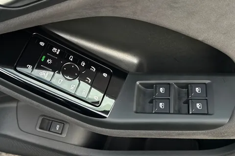 KT74WKD Audi Sq6 E-Tron SQ6 SUV Edition 1 e-tron  360,00 kW Thumbnail #20