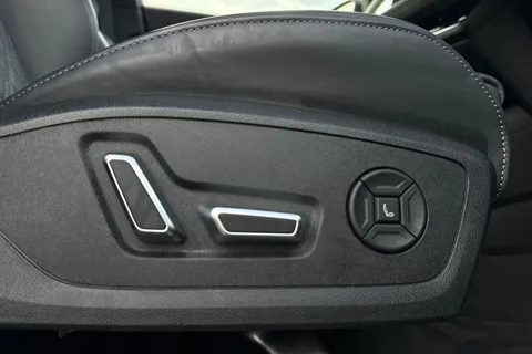 KT74WKD Audi Sq6 E-Tron SQ6 SUV Edition 1 e-tron  360,00 kW Thumbnail #32