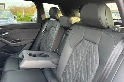 KT74WKD Audi Sq6 E-Tron SQ6 SUV Edition 1 e-tron  360,00 kW Thumbnail #33