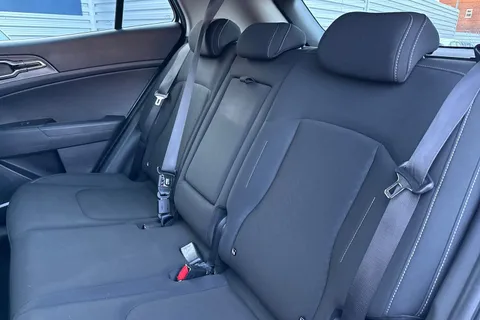 AK72KUC Kia Sportage 1.6 T-GDi 2 Euro 6 (s/s) 5dr Thumbnail #19