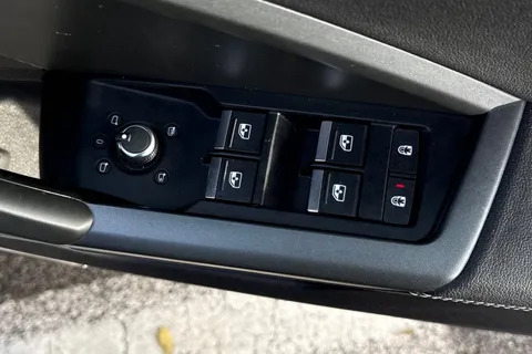 YF20YRO Audi Q3 S line 35 TFSI 150 PS 6-speed Thumbnail #20