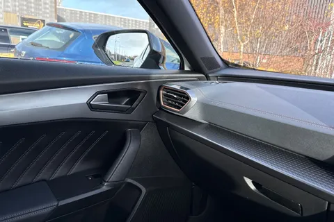 LM25XSL CUPRA Formentor 1.5 eHybrid 25.8kWh VZ2 DSG Euro 6 (s/s) 5dr Thumbnail #32