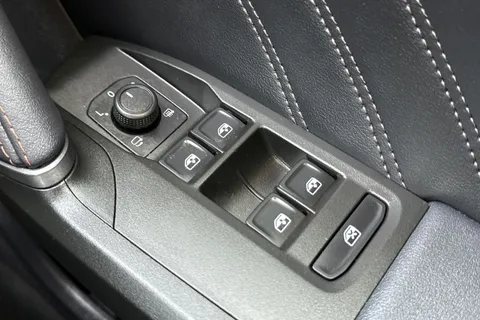 LM25XSL CUPRA Formentor 1.5 eHybrid 25.8kWh VZ2 DSG Euro 6 (s/s) 5dr Thumbnail #33