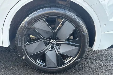 FN73UXT Volkswagen Touareg 3.0 V6 TDI 4Motion 286 Black Edition 5dr Tip Auto Thumbnail #10