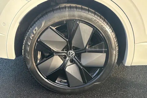 FN73UXT Volkswagen Touareg 3.0 V6 TDI 4Motion 286 Black Edition 5dr Tip Auto Thumbnail #11