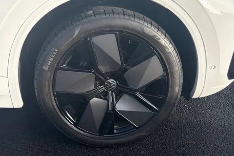 FN73UXT Volkswagen Touareg 3.0 V6 TDI 4Motion 286 Black Edition 5dr Tip Auto Thumbnail #12