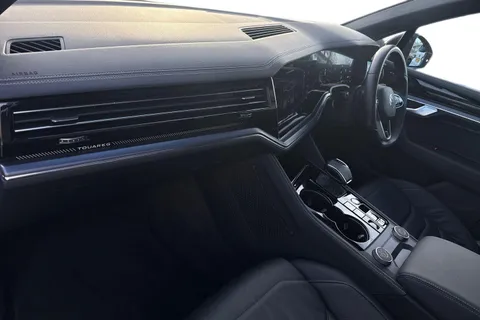 FN73UXT Volkswagen Touareg 3.0 V6 TDI 4Motion 286 Black Edition 5dr Tip Auto Thumbnail #14