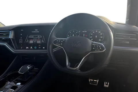 FN73UXT Volkswagen Touareg 3.0 V6 TDI 4Motion 286 Black Edition 5dr Tip Auto Thumbnail #17