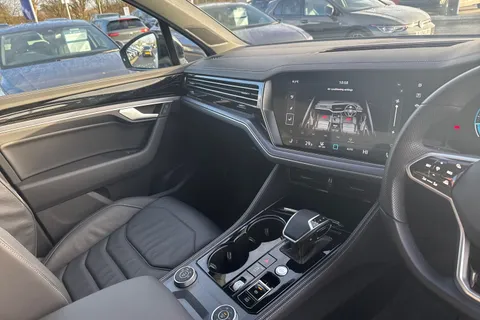 FN73UXT Volkswagen Touareg 3.0 V6 TDI 4Motion 286 Black Edition 5dr Tip Auto Thumbnail #19