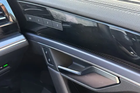 FN73UXT Volkswagen Touareg 3.0 V6 TDI 4Motion 286 Black Edition 5dr Tip Auto Thumbnail #20