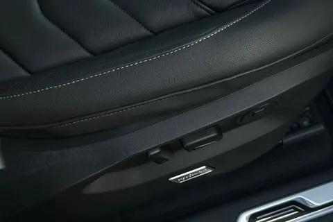 FN73UXT Volkswagen Touareg 3.0 V6 TDI 4Motion 286 Black Edition 5dr Tip Auto Thumbnail #35