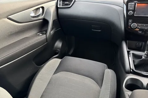 MA67TBZ Nissan Qashqai 1.2 DIG-T N-Connecta Euro 6 (s/s) 5dr Thumbnail #15