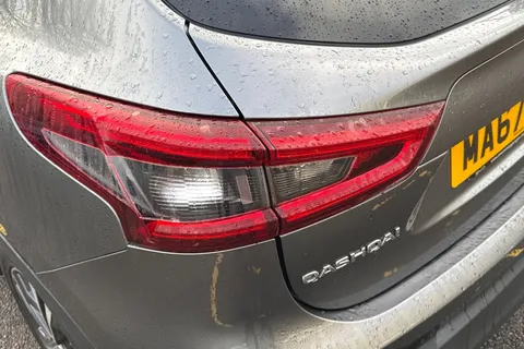 MA67TBZ Nissan Qashqai 1.2 DIG-T N-Connecta Euro 6 (s/s) 5dr Thumbnail #16