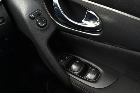 MA67TBZ Nissan Qashqai 1.2 DIG-T N-Connecta Euro 6 (s/s) 5dr Thumbnail #18