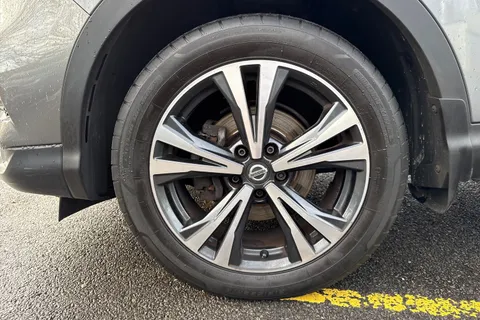 MA67TBZ Nissan Qashqai 1.2 DIG-T N-Connecta Euro 6 (s/s) 5dr Thumbnail #24