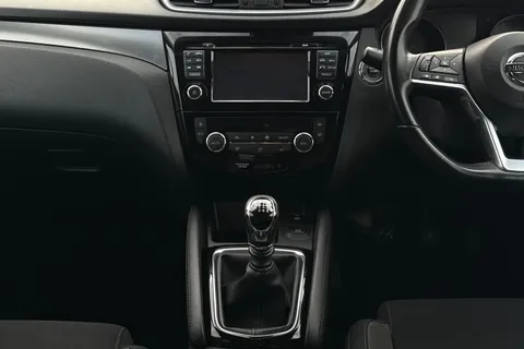 MA67TBZ Nissan Qashqai 1.2 DIG-T N-Connecta Euro 6 (s/s) 5dr Thumbnail #34