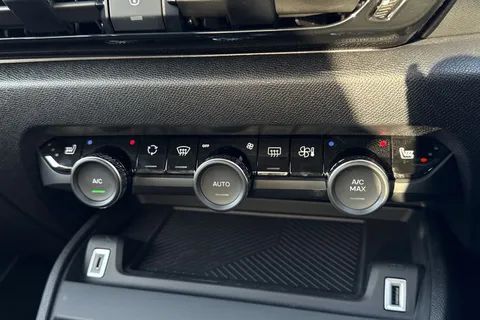 CX73UEC Citroën E-C4 X 50kWh Shine Plus Fastback Auto 4dr (7.4kW Charger) Thumbnail #21