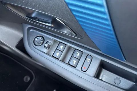 CX73UEC Citroën E-C4 X 50kWh Shine Plus Fastback Auto 4dr (7.4kW Charger) Thumbnail #44