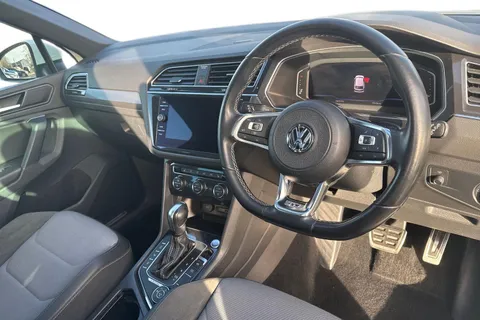 YD20DXX Volkswagen Tiguan 2.0 TDi 150 R-Line Tech 5dr **HEADS UP DISPLAY** Thumbnail #8