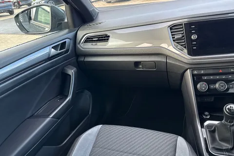 ML21OXG Volkswagen T-Roc 1.5 TSI EVO R-Line 5dr Thumbnail #14