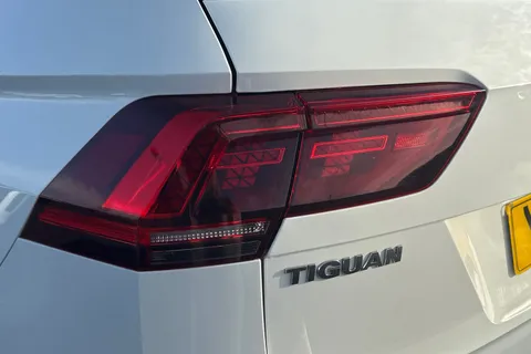 YD20DXX Volkswagen Tiguan 2.0 TDi 150 R-Line Tech 5dr **HEADS UP DISPLAY** Thumbnail #16