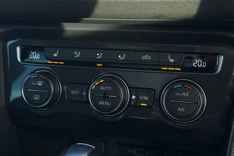 YD20DXX Volkswagen Tiguan 2.0 TDi 150 R-Line Tech 5dr **HEADS UP DISPLAY** Thumbnail #19