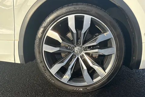 YD20DXX Volkswagen Tiguan 2.0 TDi 150 R-Line Tech 5dr **HEADS UP DISPLAY** Thumbnail #23