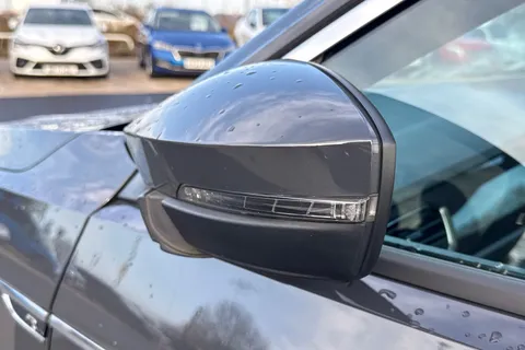 ML21OXG Volkswagen T-Roc 1.5 TSI EVO R-Line 5dr Thumbnail #26