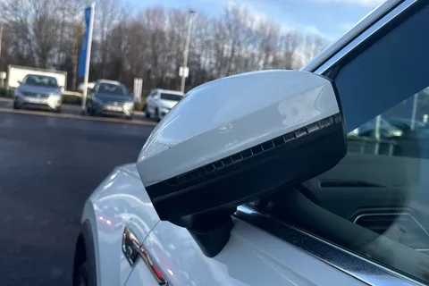 YD20DXX Volkswagen Tiguan 2.0 TDi 150 R-Line Tech 5dr **HEADS UP DISPLAY** Thumbnail #29