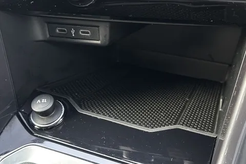 ML21OXG Volkswagen T-Roc 1.5 TSI EVO R-Line 5dr Thumbnail #36