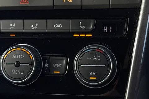 ML21OXG Volkswagen T-Roc 1.5 TSI EVO R-Line 5dr Thumbnail #41