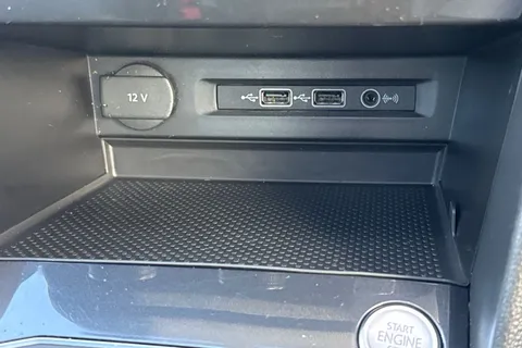 YD20DXX Volkswagen Tiguan 2.0 TDi 150 R-Line Tech 5dr **HEADS UP DISPLAY** Thumbnail #42