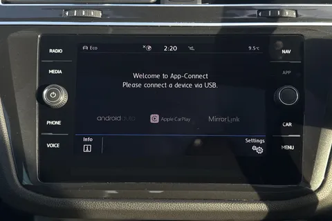 YD20DXX Volkswagen Tiguan 2.0 TDi 150 R-Line Tech 5dr **HEADS UP DISPLAY** Thumbnail #45