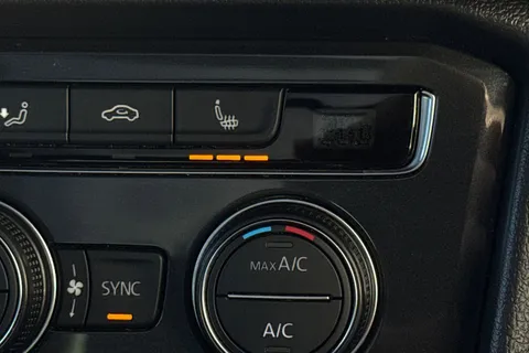 YD20DXX Volkswagen Tiguan 2.0 TDi 150 R-Line Tech 5dr **HEADS UP DISPLAY** Thumbnail #47