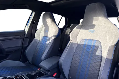 KN25FCC Volkswagen Golf 2.0 TSI 333 R Black Edition 4Motion 5dr DSG | Pan Roof | Area View Camera Thumbnail #15