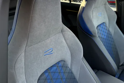 KN25FCC Volkswagen Golf 2.0 TSI 333 R Black Edition 4Motion 5dr DSG | Pan Roof | Area View Camera Thumbnail #37