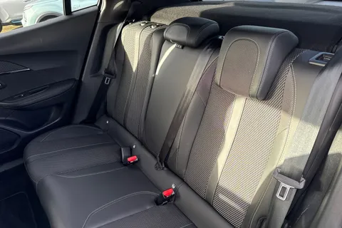 DC73LWV PEUGEOT 2008 1.2 PureTech GT EAT Euro 6 (s/s) 5dr Thumbnail #13