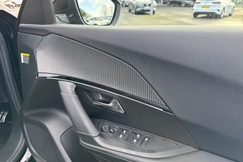 DC73LWV PEUGEOT 2008 1.2 PureTech GT EAT Euro 6 (s/s) 5dr Thumbnail #17