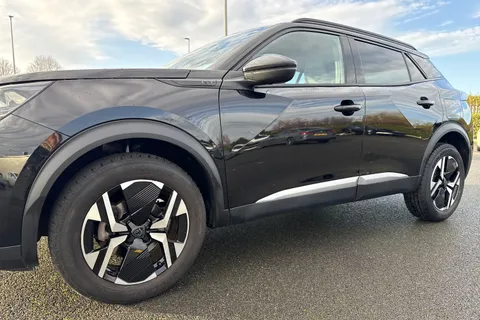 DC73LWV PEUGEOT 2008 1.2 PureTech GT EAT Euro 6 (s/s) 5dr Thumbnail #27