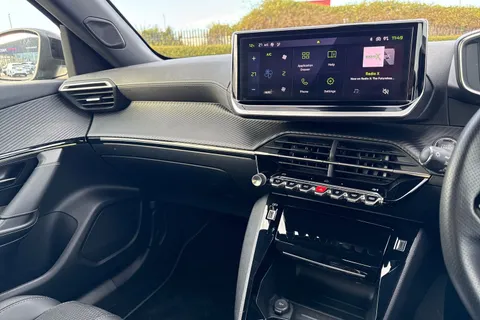 DC73LWV PEUGEOT 2008 1.2 PureTech GT EAT Euro 6 (s/s) 5dr Thumbnail #42